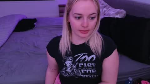 margot_robbie7 online show from May 15, 2:31 am