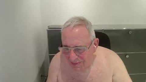 martin_1947 online show from May 24, 10:27 pm