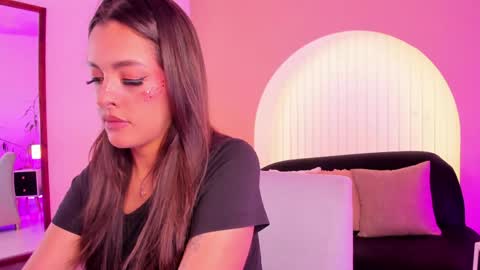 Nina online show from June 4, 8:37 pm