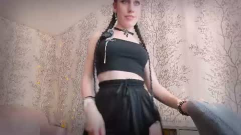 Mary Lou online show from June 25, 5:12 am