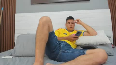 mauro_boy online show from June 17, 8:25 pm