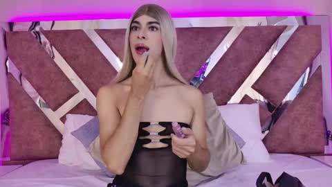 Maxi Rogers online show from May 8, 12:00 pm