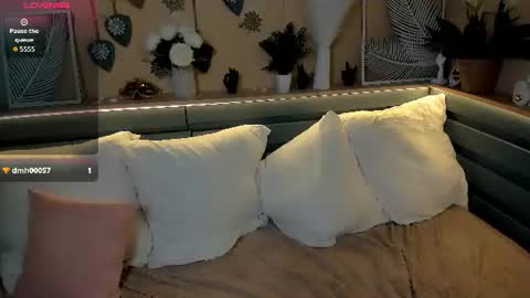 maya_winters online show from June 17, 10:53 am