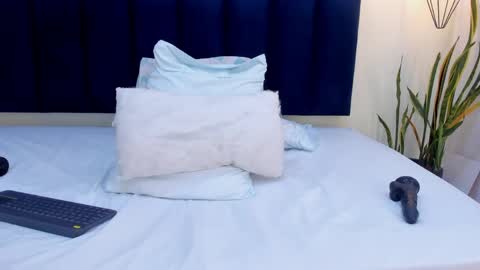 mayaevansmg online show from May 30, 12:36 pm