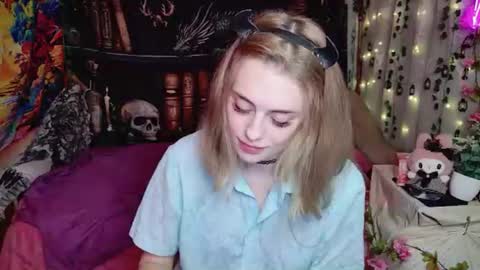 maybe_yours333 online show from August 7, 11:52 am
