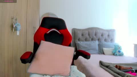 mia_adamsxxx online show from July 10, 7:29 pm