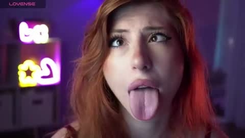Hi I am Mia online show from July 4, 9:13 am