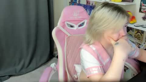 Mia online show from July 2, 3:23 am