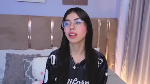 Mia online show from July 3, 12:10 pm
