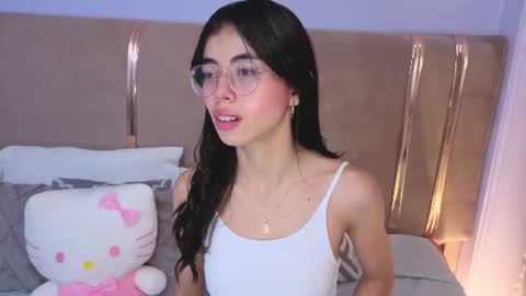 Mia online show from June 26, 1:05 pm