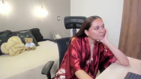 Mia   online show from July 17, 8:33 pm