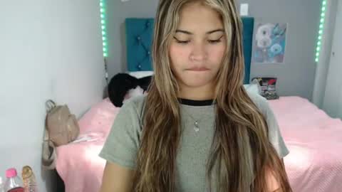 mia online show from August 3, 12:22 pm