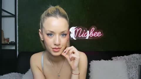 MiaBeeX online show from May 8, 3:28 pm