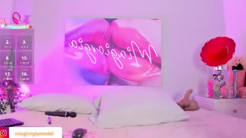 Mia  online show from July 4, 6:00 pm