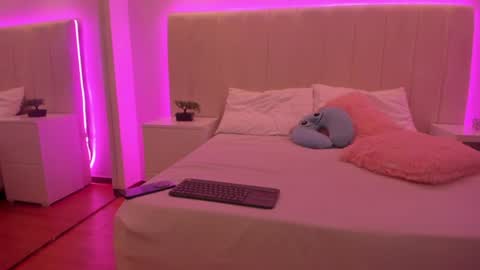 Mia online show from July 14, 12:32 pm