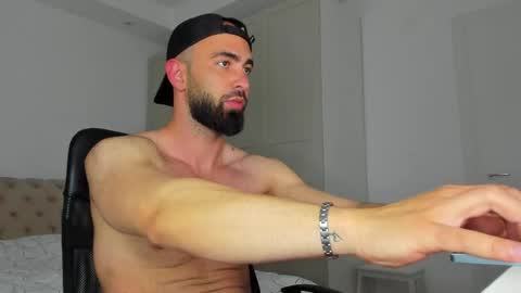 MichaelEvansx online show from May 17, 8:40 pm