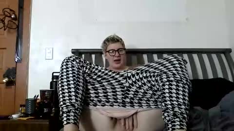 midnightmochi2 online show from May 25, 12:33 pm