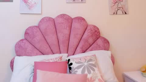 mila online show from June 1, 6:20 pm