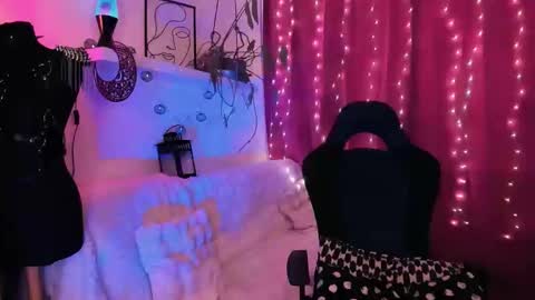 MiladyJolie online show from May 30, 6:56 am
