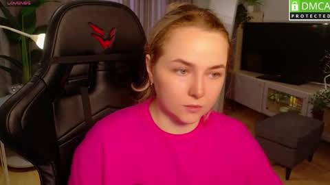 Mira online show from May 17, 1:04 am