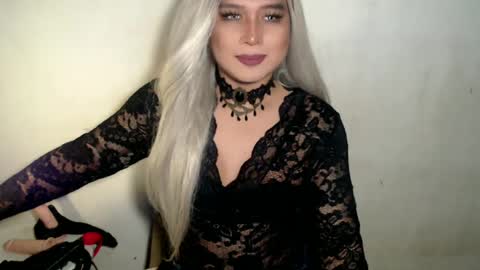 miss_4cuck_ online show from July 4, 12:09 pm