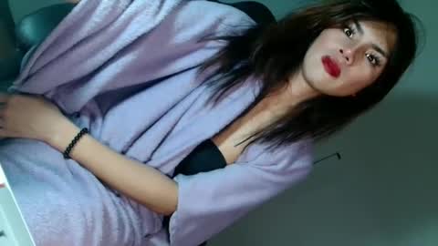 miss_bella69 online show from May 23, 7:21 pm