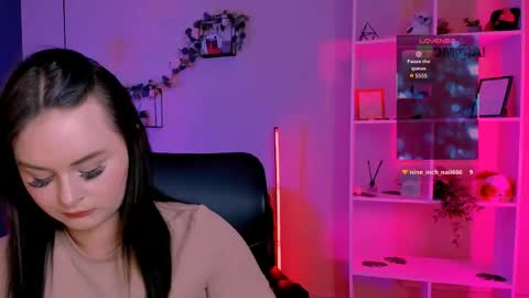 miss_courtney online show from May 7, 9:27 am