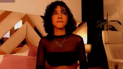Sara Vanegas online show from May 11, 2:45 pm