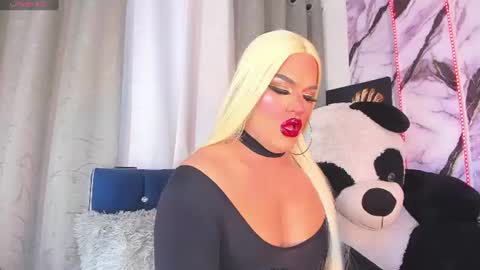 kassandra lazcano online show from June 18, 1:00 am