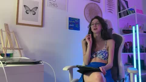 misslalii online show from May 24, 7:09 pm
