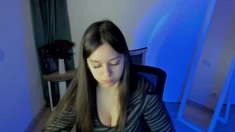 Mia online show from May 20, 1:06 pm