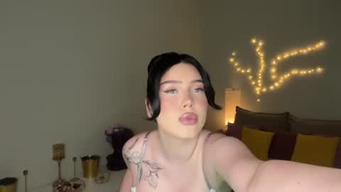 Mia online show from July 10, 2:11 pm
