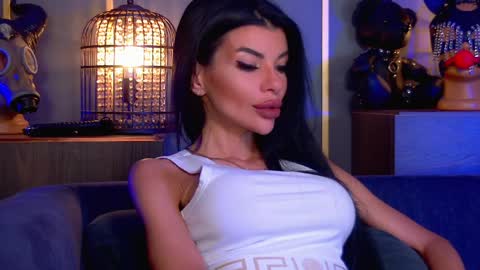 Elenia online show from May 25, 11:49 am