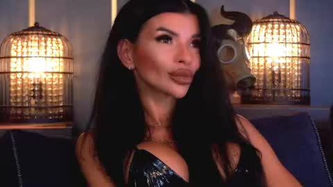 Elenia online show from August 5, 11:51 am
