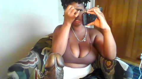 mistressmochareign online show from August 5, 10:29 pm