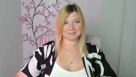 Molly online show from July 7, 11:36 am