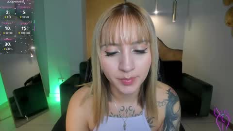 Molly Sunders online show from May 12, 8:51 pm