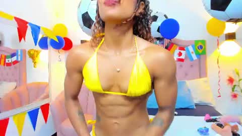 molyrestrepo online show from June 29, 8:30 pm