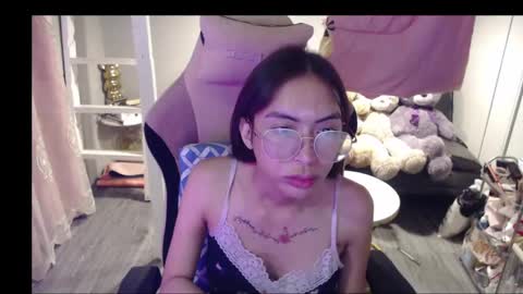 ELYSE A SIMPLE GIRL online show from June 4, 9:04 am
