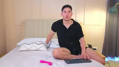 Danny  Aleja online show from May 11, 7:33 pm