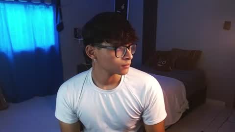 yisuz online show from July 16, 11:57 am