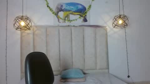 mrandmrvlxencs online show from May 6, 7:09 pm