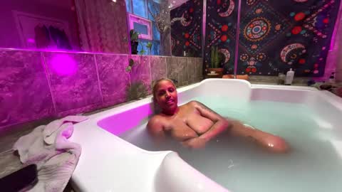 Naomigiirl6 online show from March 6, 10:47 pm