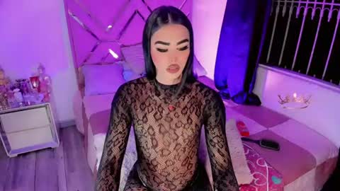 naomisaenz01 online show from July 17, 9:00 am