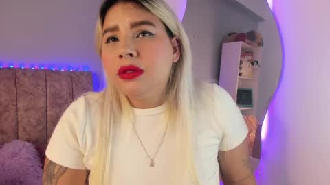 Laura  online show from May 19, 5:36 am
