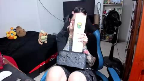 Geek Nicole    im Neeko UwU online show from June 19, 11:49 am