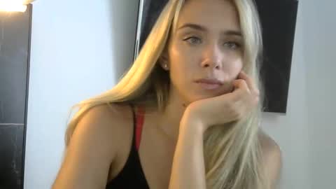 nelly_fortu online show from May 24, 2:34 pm