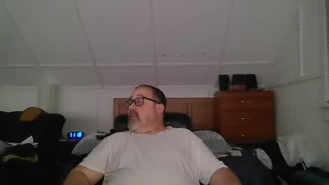 niceguy7208 online show from August 3, 3:19 am