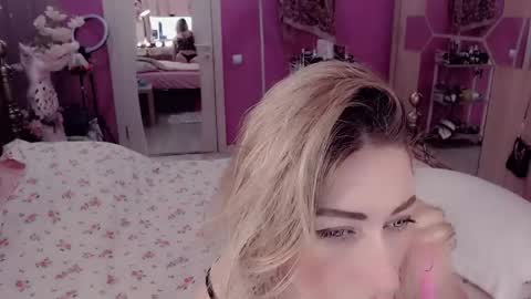 Nicole online show from May 25, 3:01 am