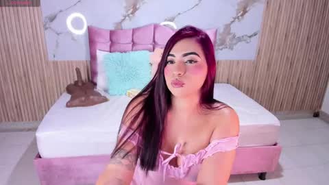 nicolee19_ online show from May 6, 11:38 am